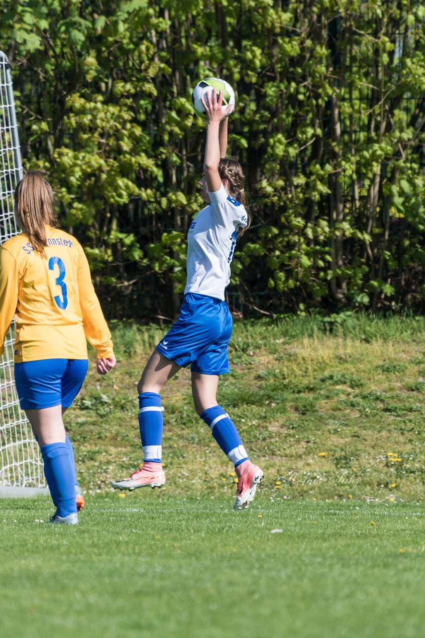 Bild 62 - B-Juniorinnen Bramstedter TS - SSV Hennstedt : Ergebnis: 3:7